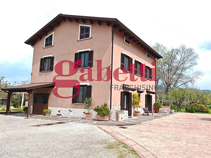 Casa con 6 locali in vendita in Via Cinquevie, Pietramelara
