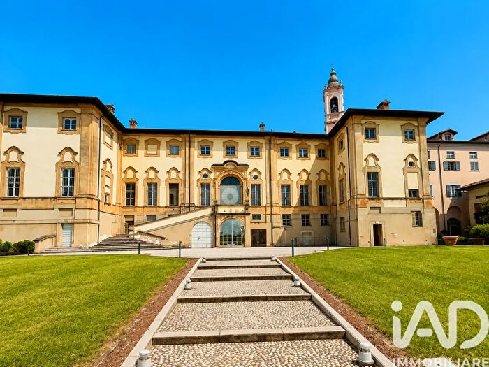 Appartamento con 8 locali in vendita in Via Mazzini, Cava Manara