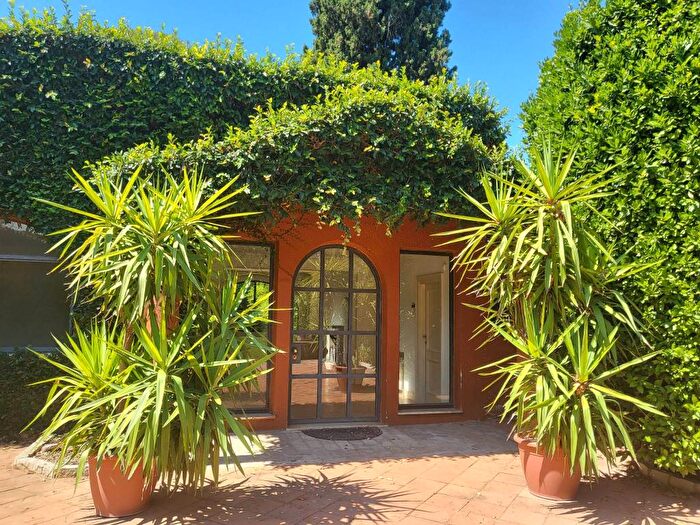 Casa con 6 locali in affitto in Via di Tor Carbone, Appia Pignatelli, Roma