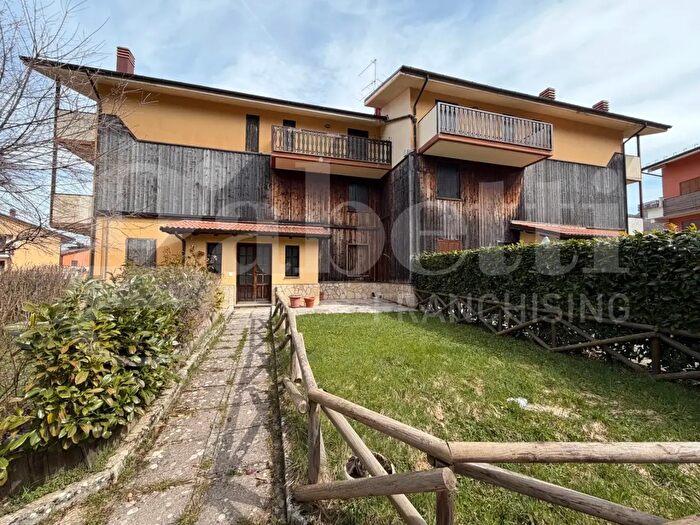 Appartamento bilocale in vendita in Via dei Frattali, Rocca Di Mezzo