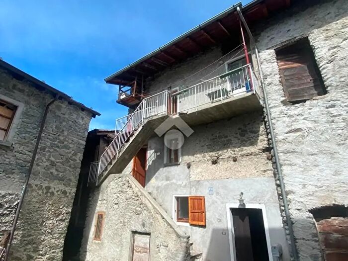 Casa con 7 locali in vendita in Via Roma, Cercino