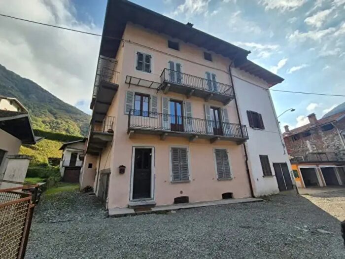 Appartamento quadrilocale in vendita in Via Pasquaro, Varallo