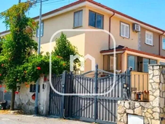 Casa quadrilocale in vendita in Via Bolotana, Roma