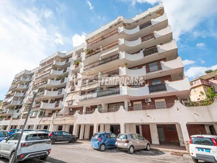 Appartamento quadrilocale in vendita in Via San Basilio Magno Gardenb, Messina