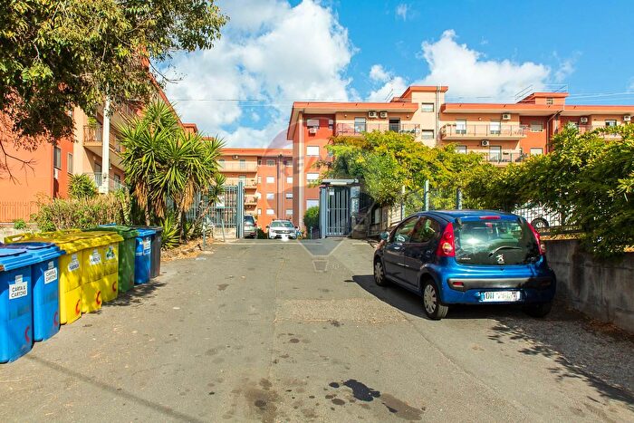 Appartamento con 7 locali in vendita in Via Benedetto Croce, Catania