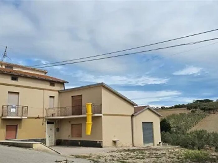 Casa con 6 locali in vendita in Strada Comunale Ciampione, Lanciano