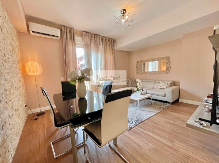 Appartamento con 6 locali in vendita in Lucca