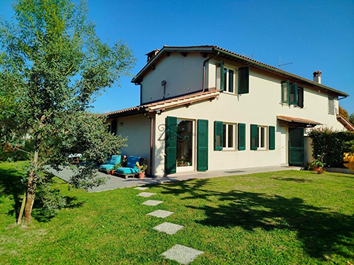 Casa con 6 locali in vendita in Via Don Aldo Mei, Capannori