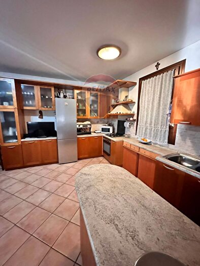 Casa con 8 locali in vendita in Via Nazionale, Bosaro