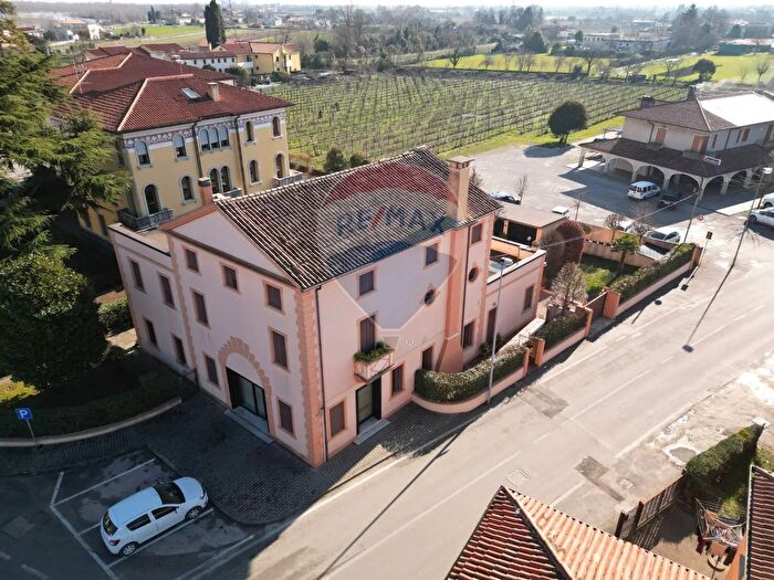 Casa con 15 locali in vendita in Via Bossi, Nervesa Della Battaglia