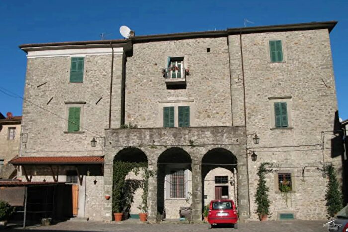 Casa con 7 locali in vendita in Mulazzo