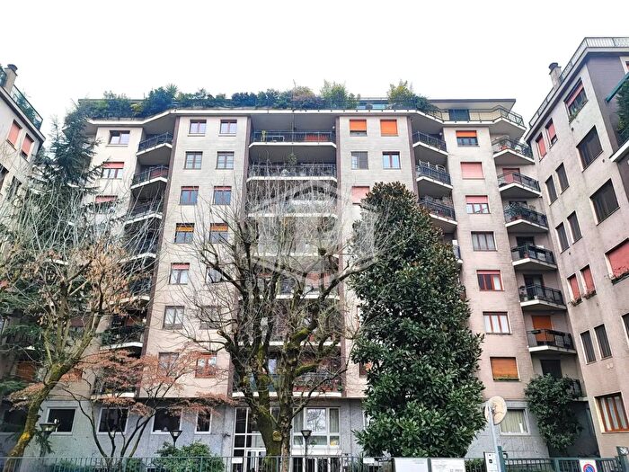 Appartamento trilocale in affitto in Via Augusto Anfossi, Milano