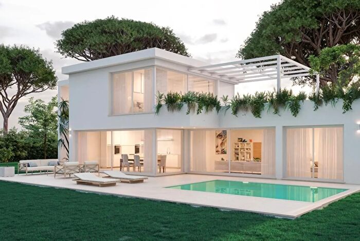 Casa con 10 locali in vendita in Pietrasanta