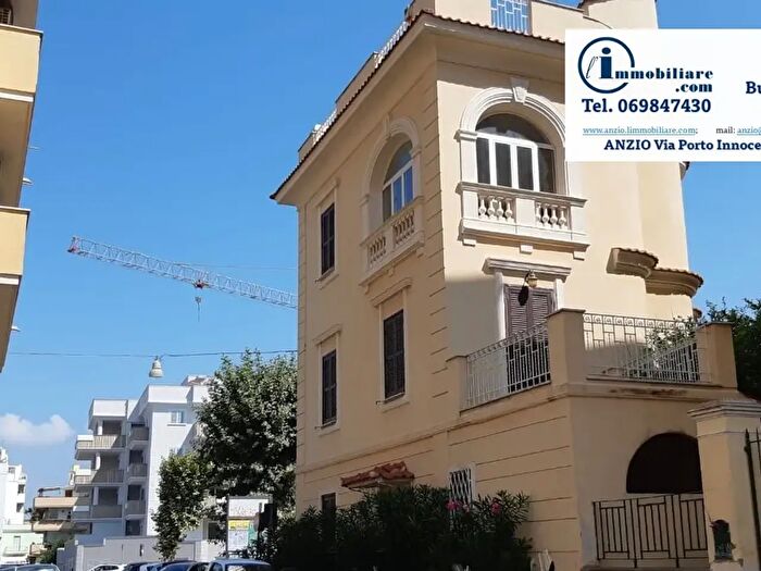 Casa con 10 locali in vendita in Nettuno Via Talenti, Nettuno