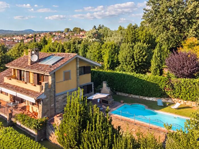 Casa con 10 locali in vendita in Via dei Lucumoni, Sutri