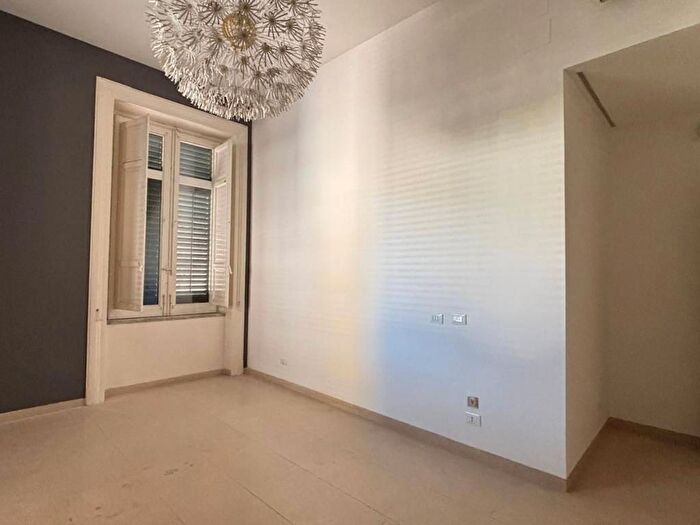 Appartamento quadrilocale in affitto in Via Caltanissetta, Politeama Ruggiero Settimo, Palermo