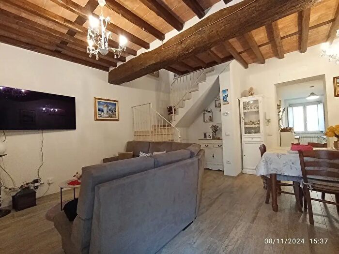 Appartamento quadrilocale in vendita in Via XX Settembre, Camaiore