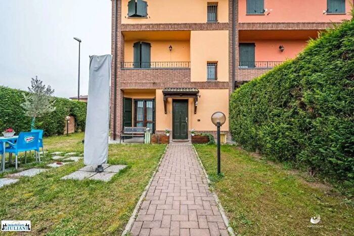 Casa con 7 locali in vendita in Scandiano