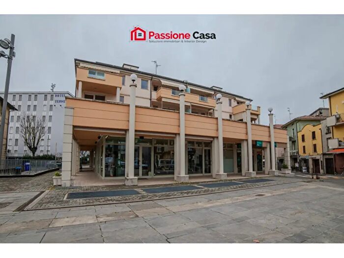 Appartamento trilocale in vendita in Montechiarugolo