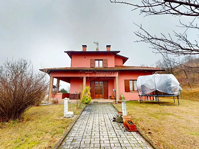 Casa con 5 locali in vendita in Castellarano