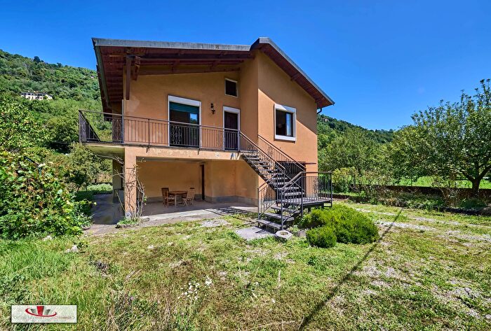 Casa con 6 locali in vendita in Via Giovanni Battista Avignone, Como