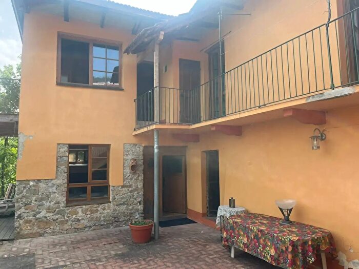 Casa con 6 locali in vendita in Frazione Fontane, Torre Bormida