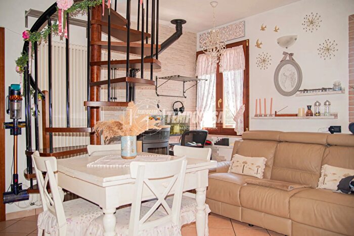 Appartamento trilocale in vendita in Via Cesenatico, Cesenatico