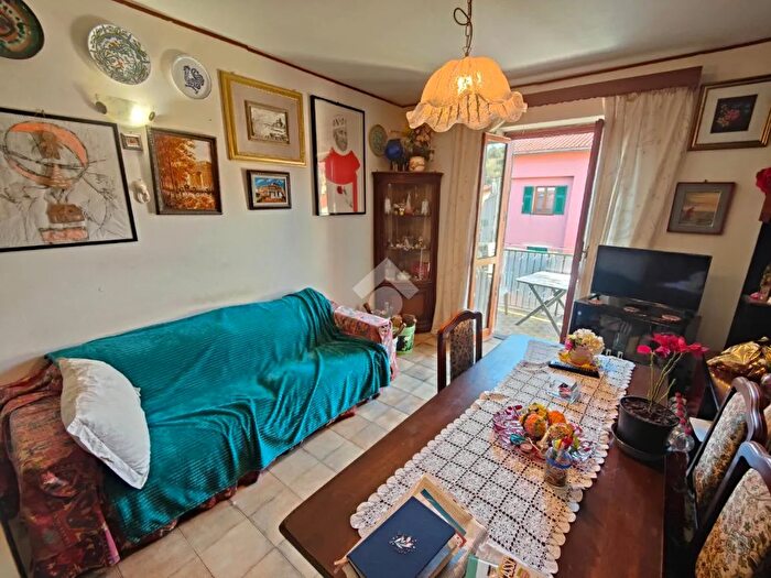 Appartamento quadrilocale in vendita in Via Lino Saettone, Albisola Superiore