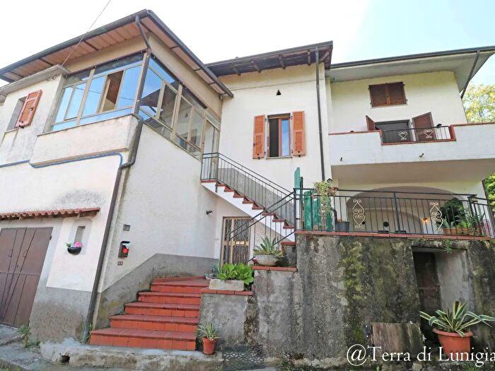 Appartamento con 14 locali in vendita in Cravilla, Mulazzo