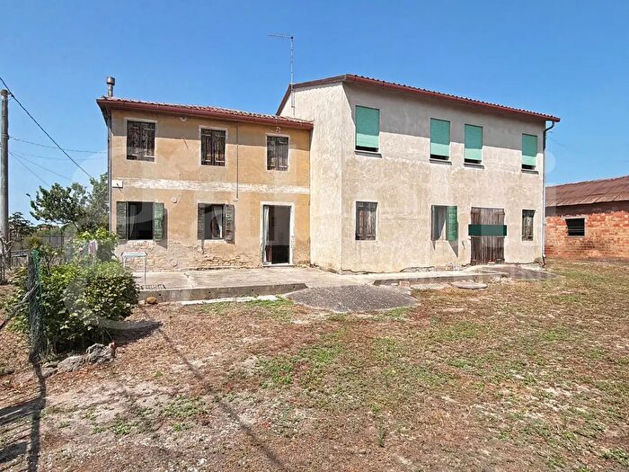 Casa con 6 locali in vendita in Arzergrande