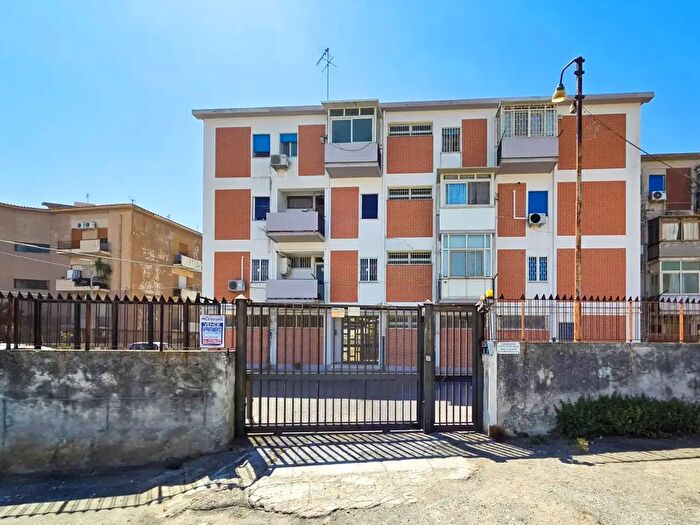 Appartamento trilocale in vendita in Via Empedocle, Messina