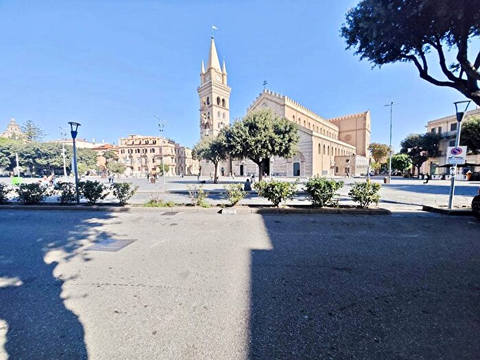 Appartamento trilocale in affitto in Piazza Duomo, Centro Storico, Messina