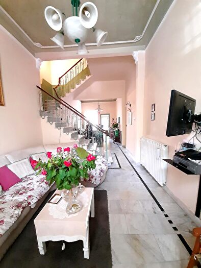 Casa con 7 locali in vendita in Viareggio