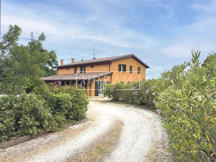 Casa con 9 locali in vendita in Via Cavaliera, Forli'