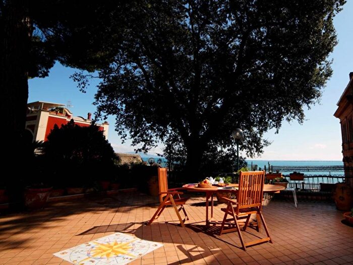 Casa con 5 locali in affitto in Via Vindicio, Centro, Formia