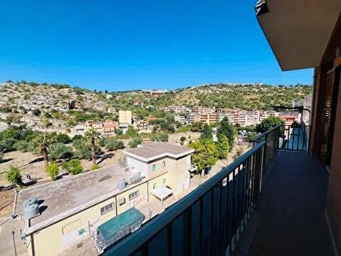 Appartamento con 5 locali in affitto in Via Fontana Nn, Modica Bassa, Modica