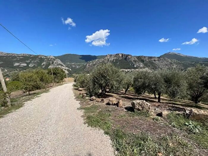 Casa con 8 locali in vendita in Via Macchie, Giungano