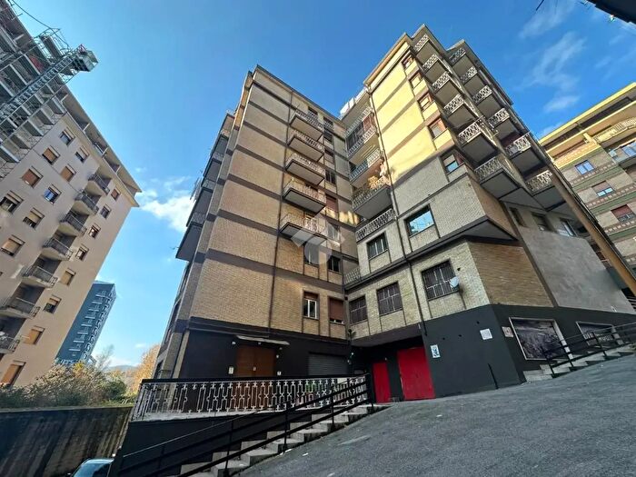 Appartamento con 5 locali in vendita in Via Tagliamento, Avellino