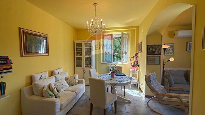 Appartamento con 7 locali in vendita in Barga