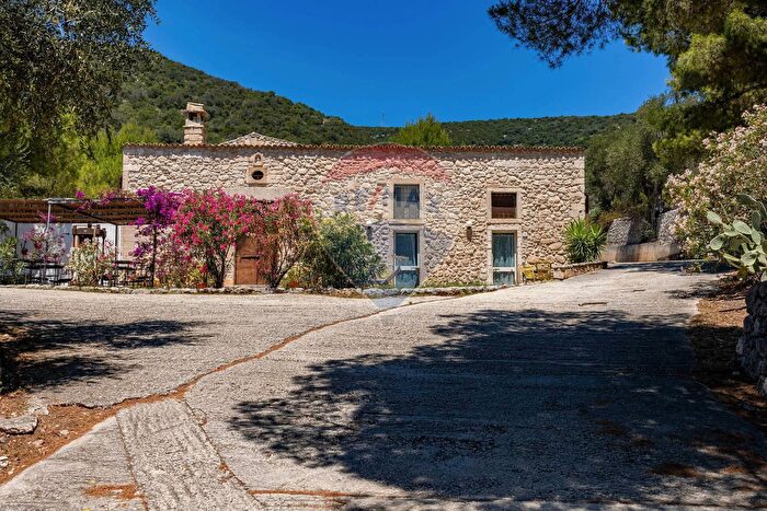 Casa con 20 locali in vendita in Madonna Incoronata Nc, Mattinata