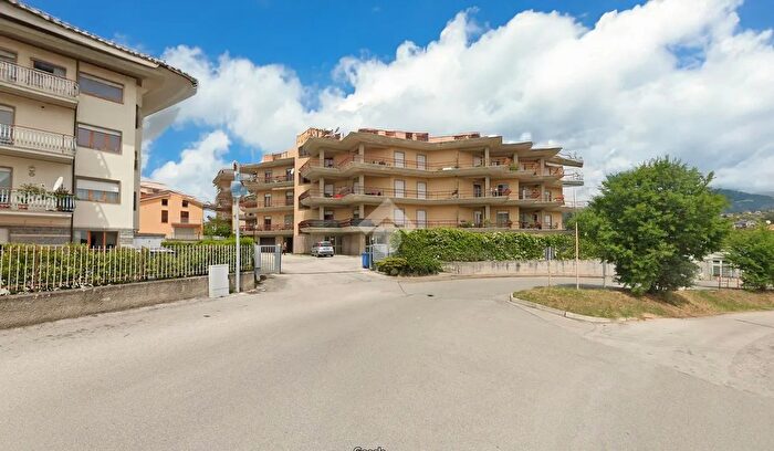 Appartamento con 5 locali in vendita in Via Montorio al Vomano, LAquila