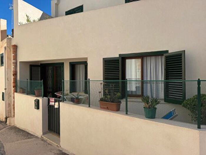 Appartamento trilocale in vendita in Via Michele Amari, Favignana