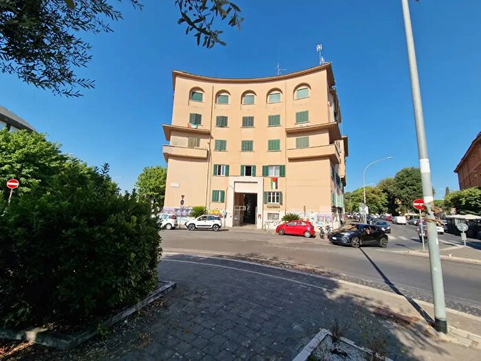 Appartamento con 9 locali in vendita in Piazza Oderico da Pordenone, Roma