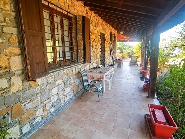 Casa con 5 locali in vendita in Diano Arentino