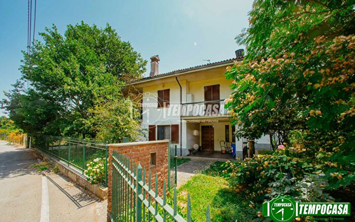 Appartamento trilocale in vendita in Frazione Cà De Vecchi, Torre DIsola