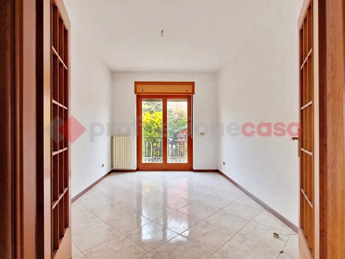 Appartamento trilocale in vendita in Via Marche Snc, LAquila