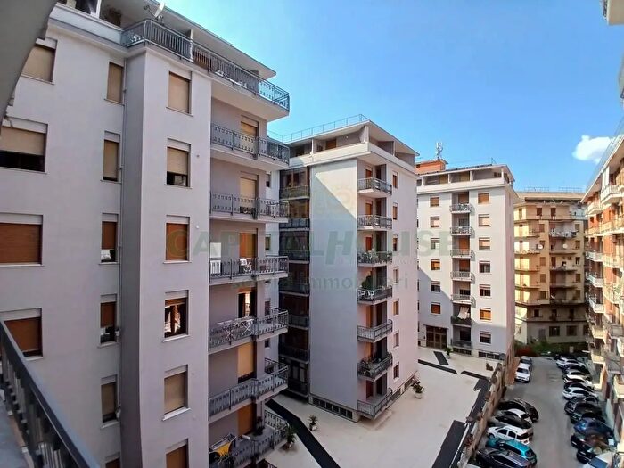 Appartamento quadrilocale in vendita in Via Fratelli Bisogno, Avellino