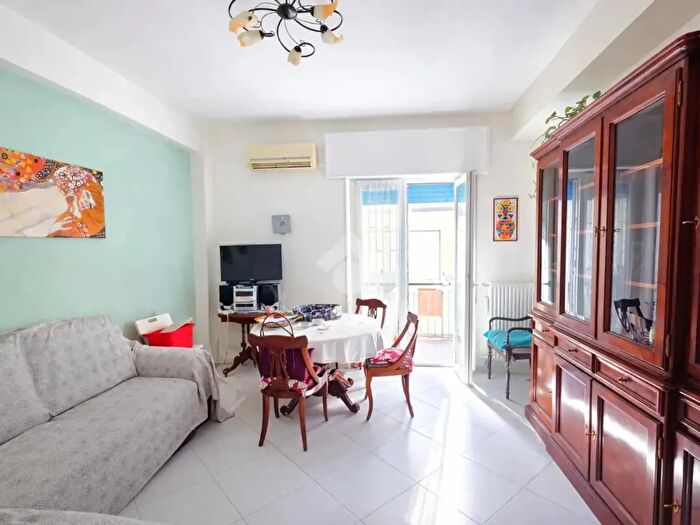 Appartamento bilocale in vendita in Via Mario Ruta in Vendita Quote di Immobile, Napoli