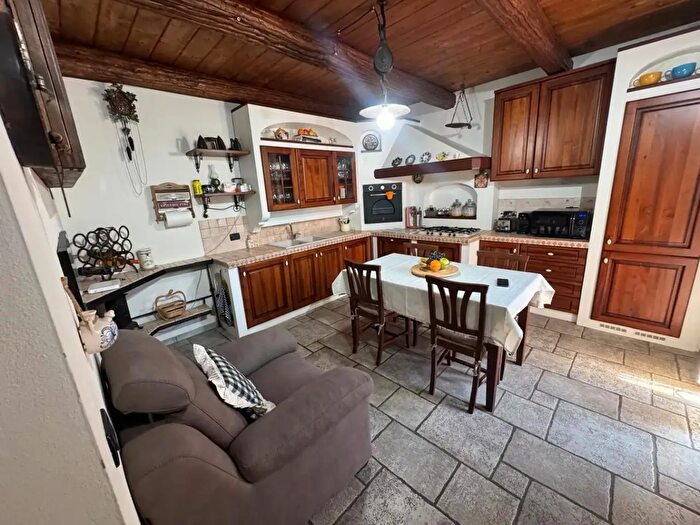 Casa con 8 locali in vendita in Rosignano Marittimo