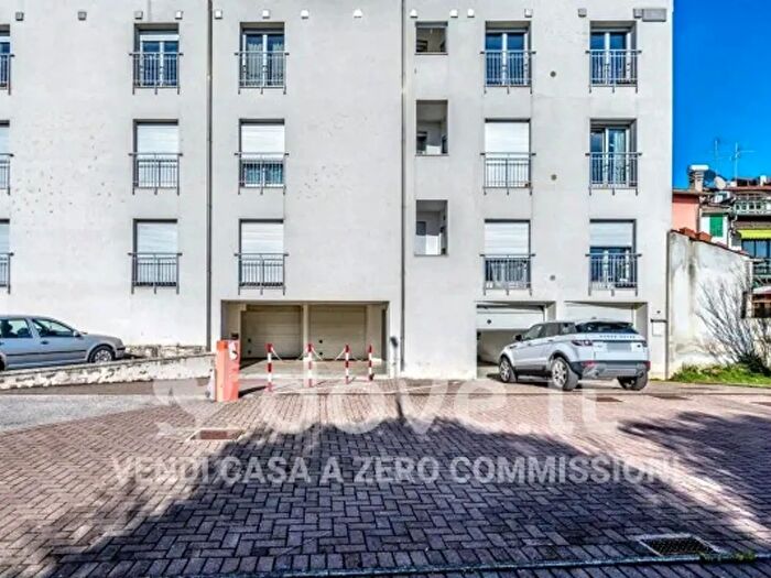 Appartamento trilocale in vendita in Via Gherardacci, Prato